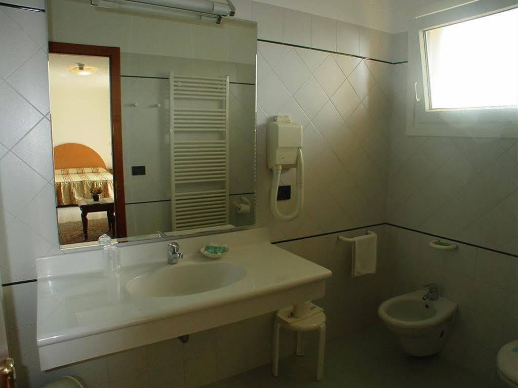 Hotel La Pigna Lignano Sabbiadoro Exterior photo