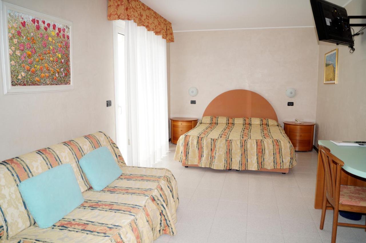 Hotel La Pigna Lignano Sabbiadoro Exterior photo